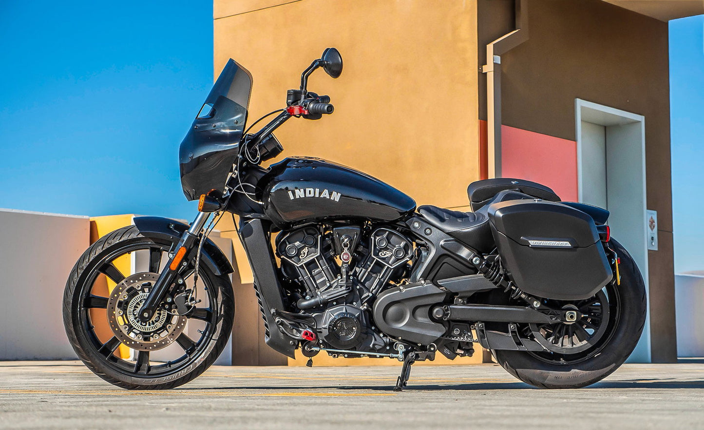 24L - Ironclad Quick-Mount Medium Indian Scout Bobber Sixty Matte Hard Alforjas