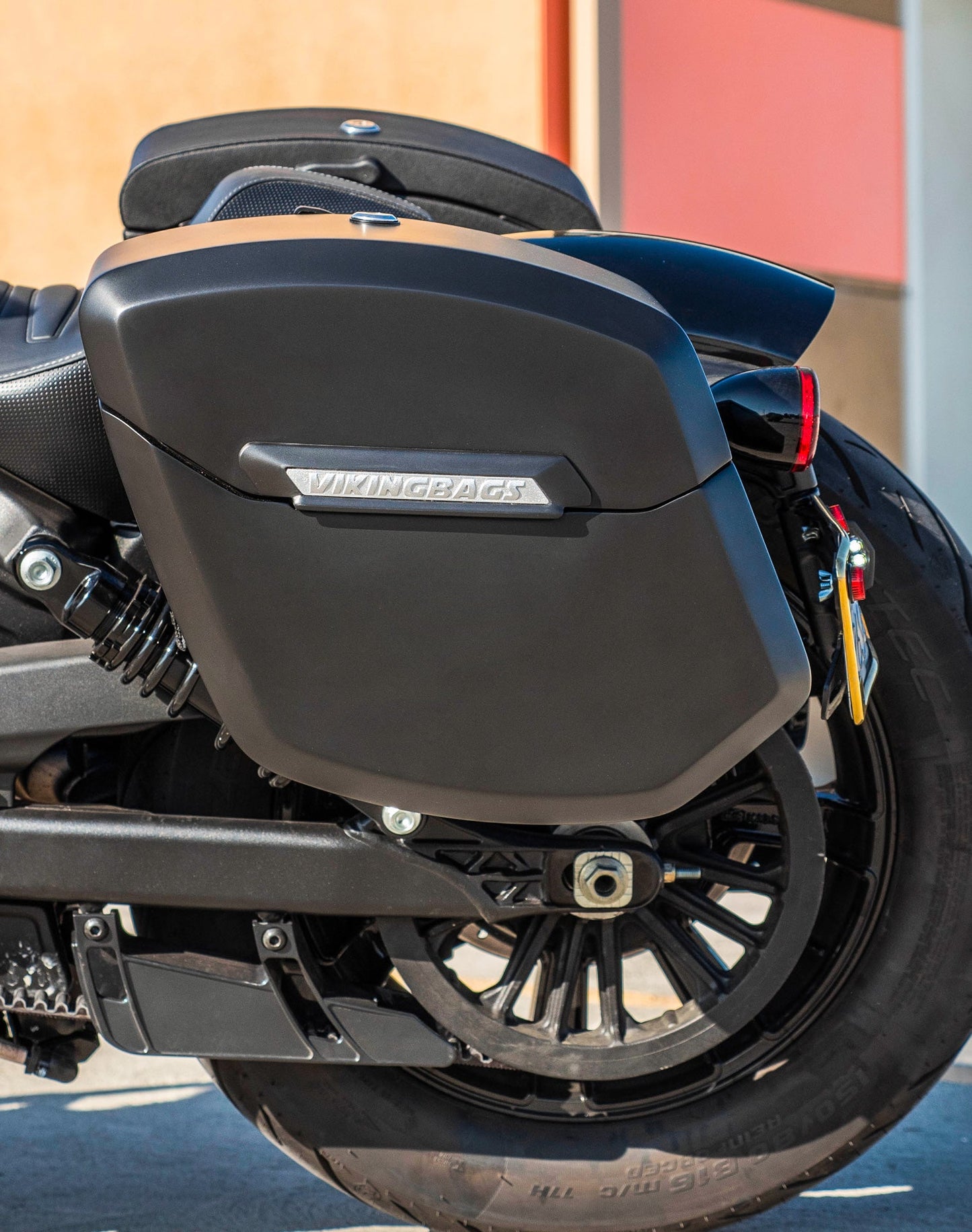 24L - Ironclad Quick-Mount Medium Indian Scout Bobber Sixty Matte Hard Alforjas