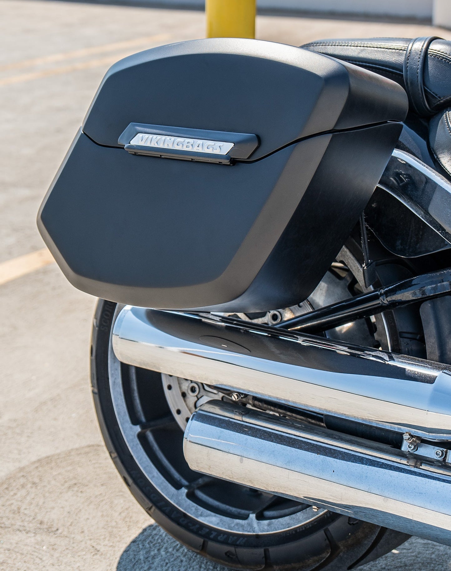 24L - Ironclad Quick-Mount Medium Harley Softail Fat Boy FLSTF/I Matte Hard Alforjas