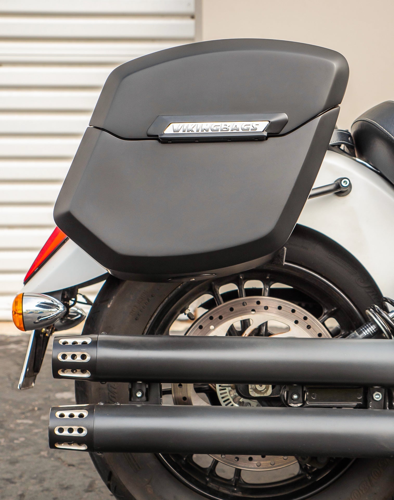 24L - Ironclad Quick-Mount Medium Indian Scout Matte Hard Alforjas