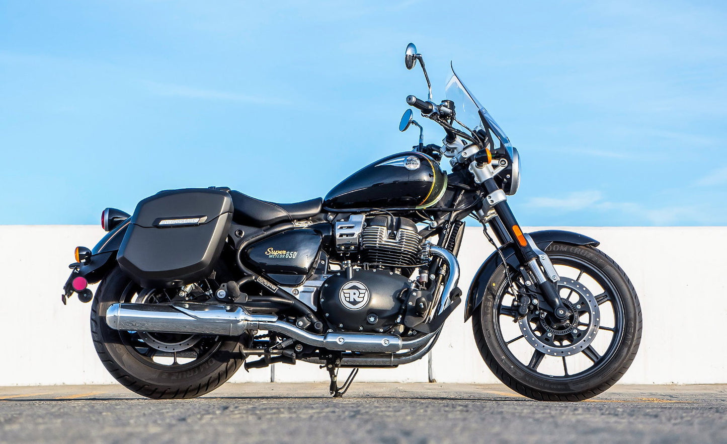 24L - Ironclad Quick-Mount Medium Royal Enfield Super Meteor 650 Matte Hard Alforjas