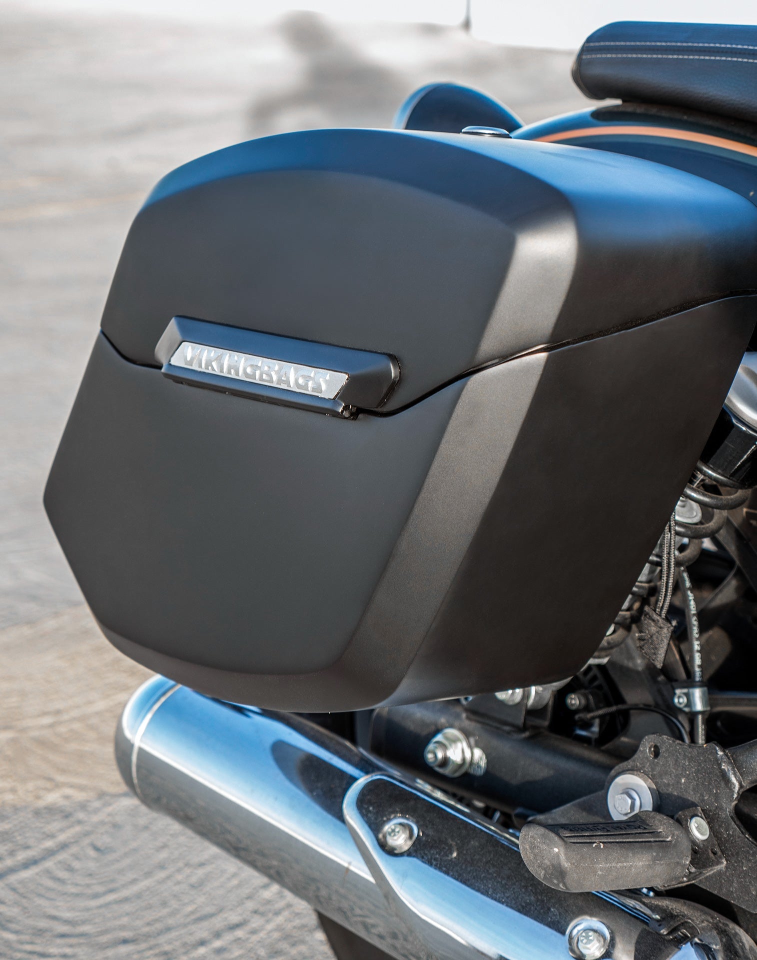 24L - Ironclad Quick-Mount Medium Royal Enfield Super Meteor 650 Matte Hard Alforjas