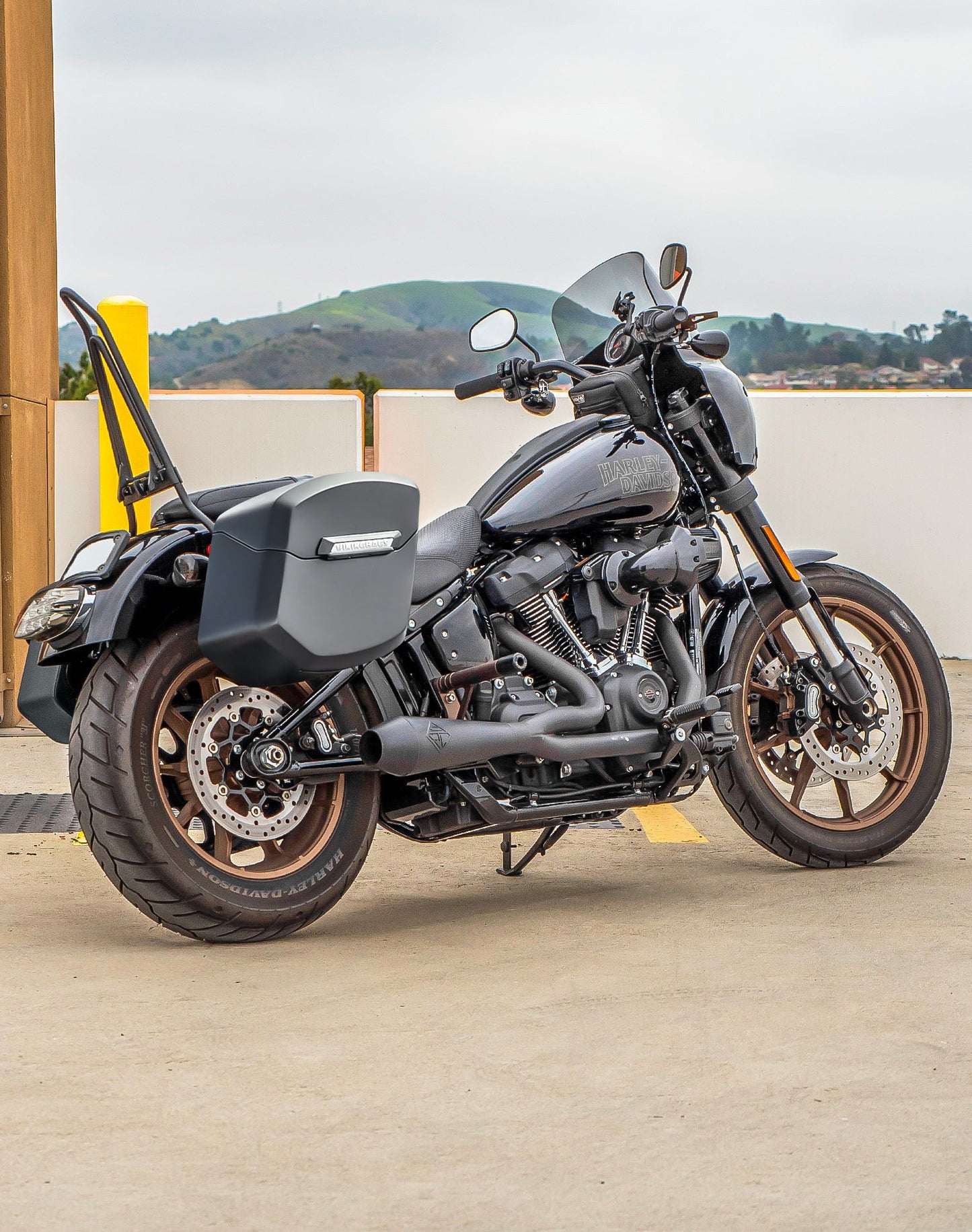 24L - Ironclad Quick-Mount Medium Harley Softail Low Rider S FXLRS Matte Hard Alforjas