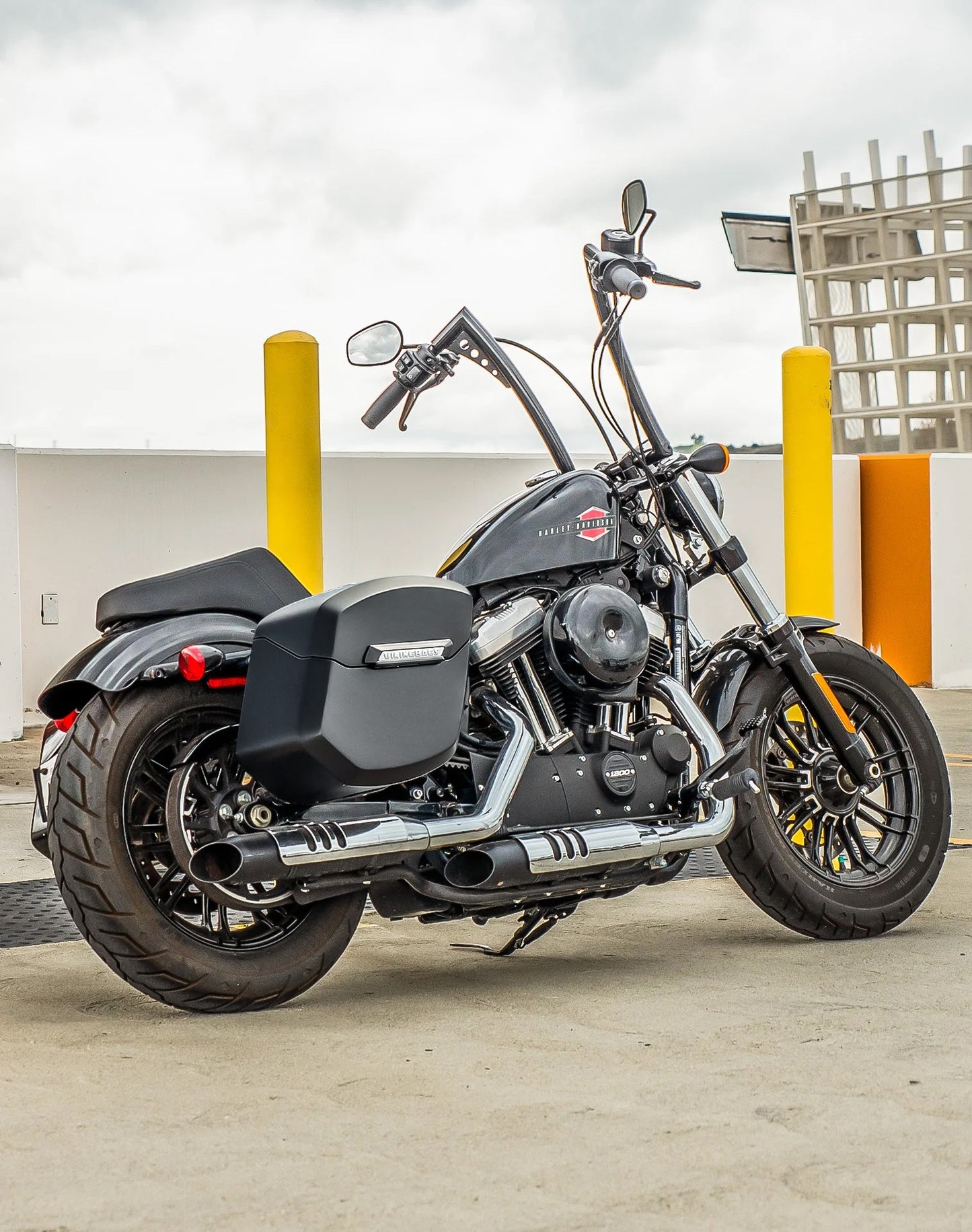 24L - Ironclad Quick-Mount Medium Harley Sportster 1200 Custom XL1200C Matte Hard Alforjas