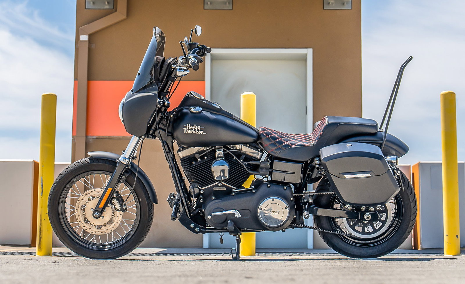 24L - Ironclad Quick-Mount Medium Harley Dyna Street Bob FXDB Matte Hard Alforjas