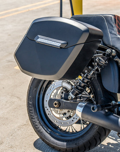 24L - Ironclad Quick-Mount Medium Harley Dyna Street Bob FXDB Matte Hard Alforjas