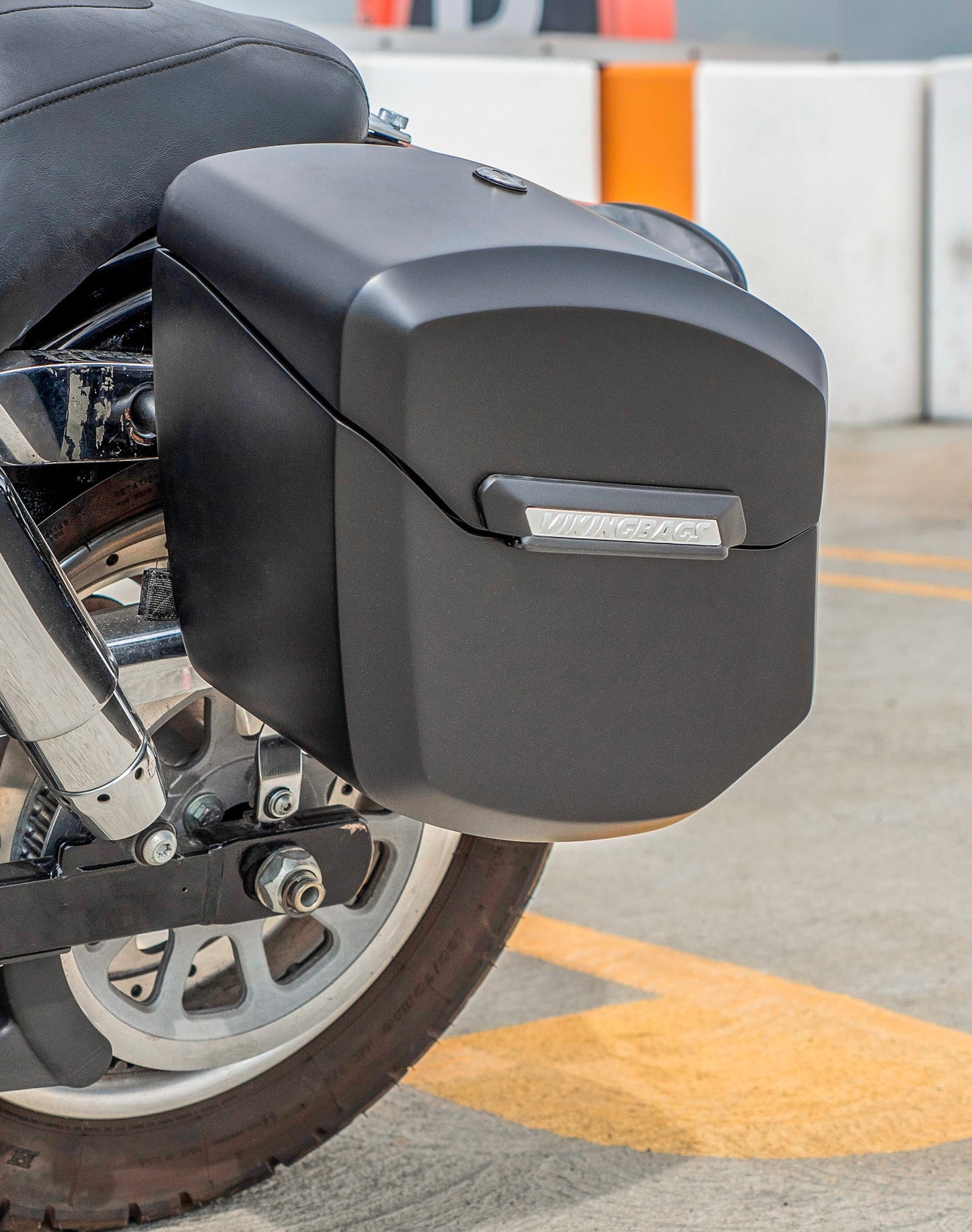 24L - Ironclad Quick-Mount Medium Harley Dyna Fat Bob FXDF Matte Hard Alforjas
