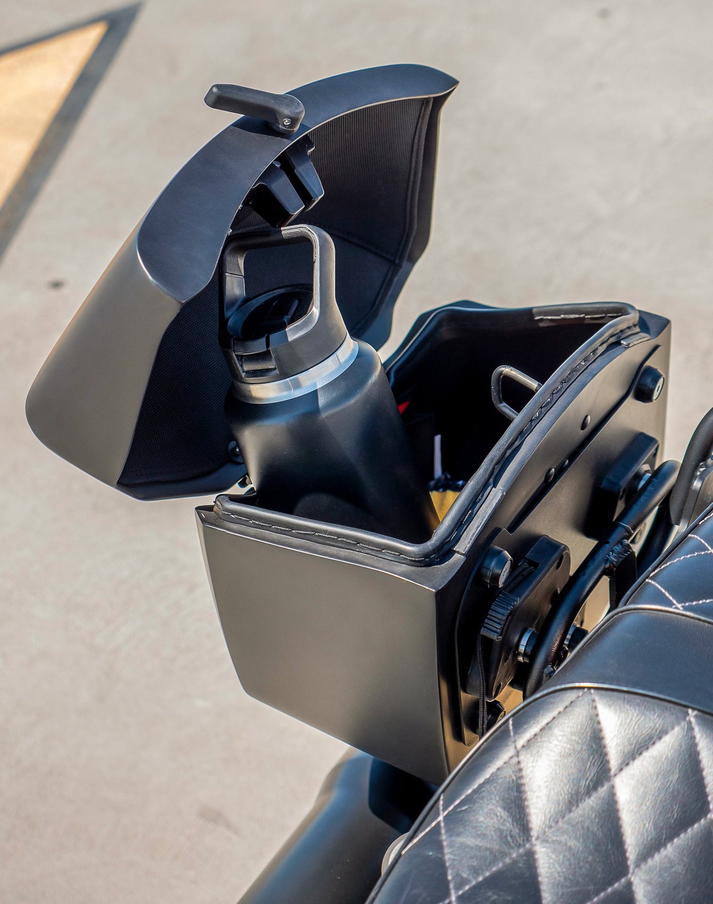 24L - Ironclad Quick-Mount Medium Honda Rebel 1100 Matte Hard Alforjas