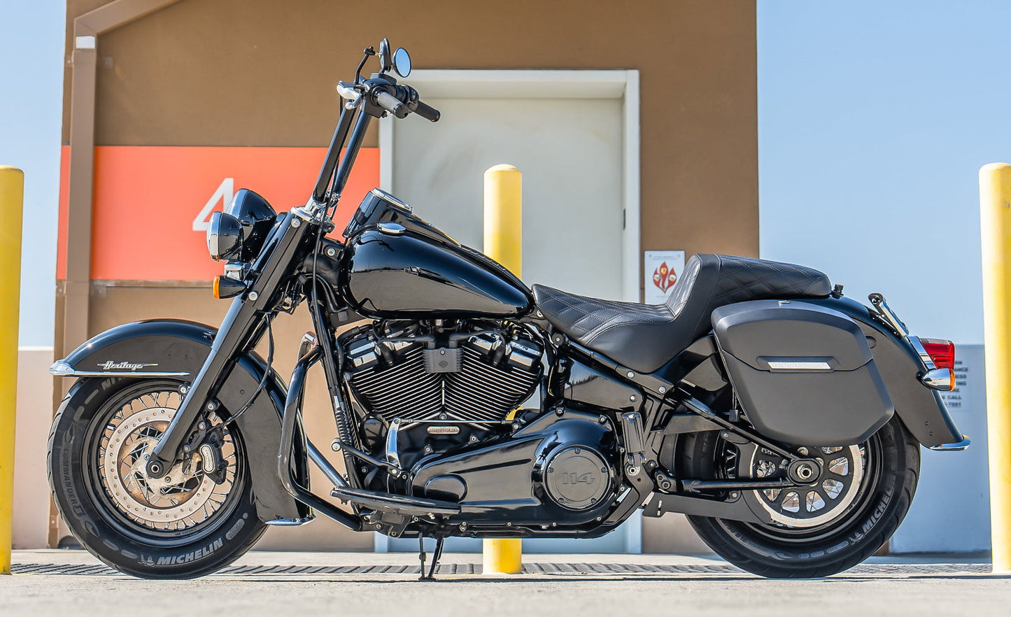24L - Ironclad Quick-Mount Medium Harley Softail Heritage FLHC/S Matte Hard Alforjas