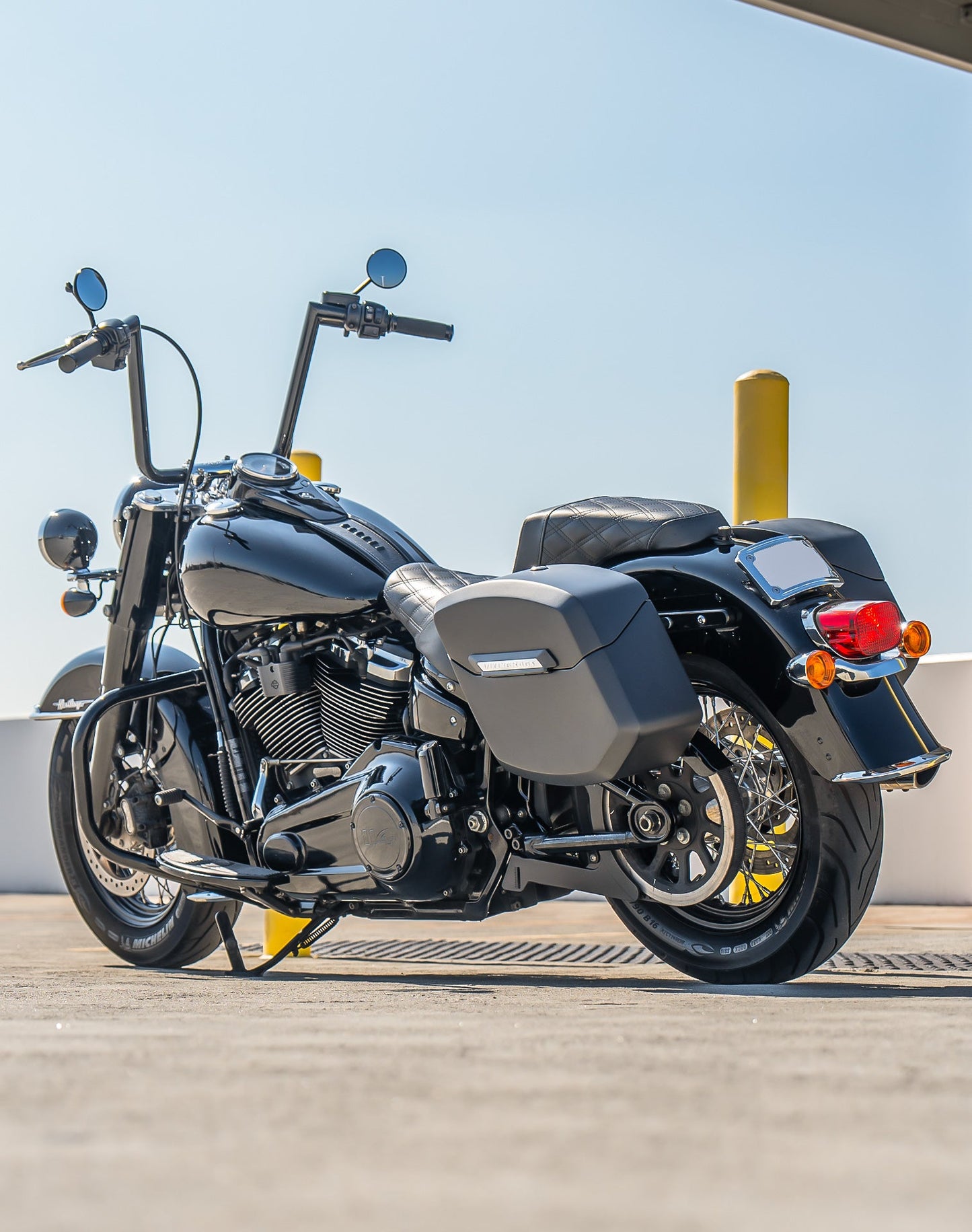 24L - Ironclad Quick-Mount Medium Harley Softail Heritage FLHC/S Matte Hard Alforjas
