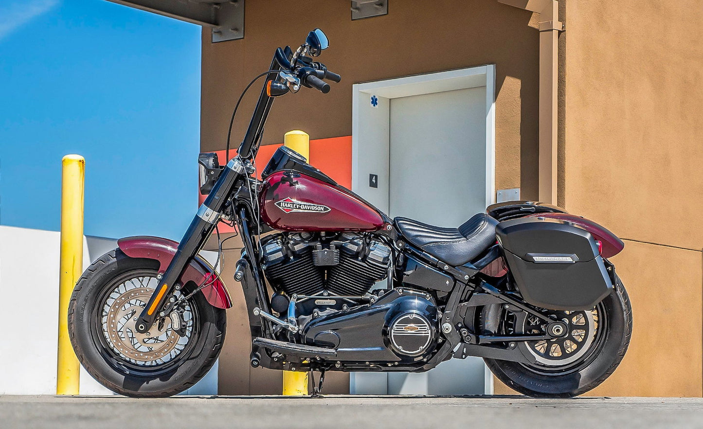 24L - Ironclad Quick-Mount Medium Harley Softail Slim FLSL Matte Hard Alforjas