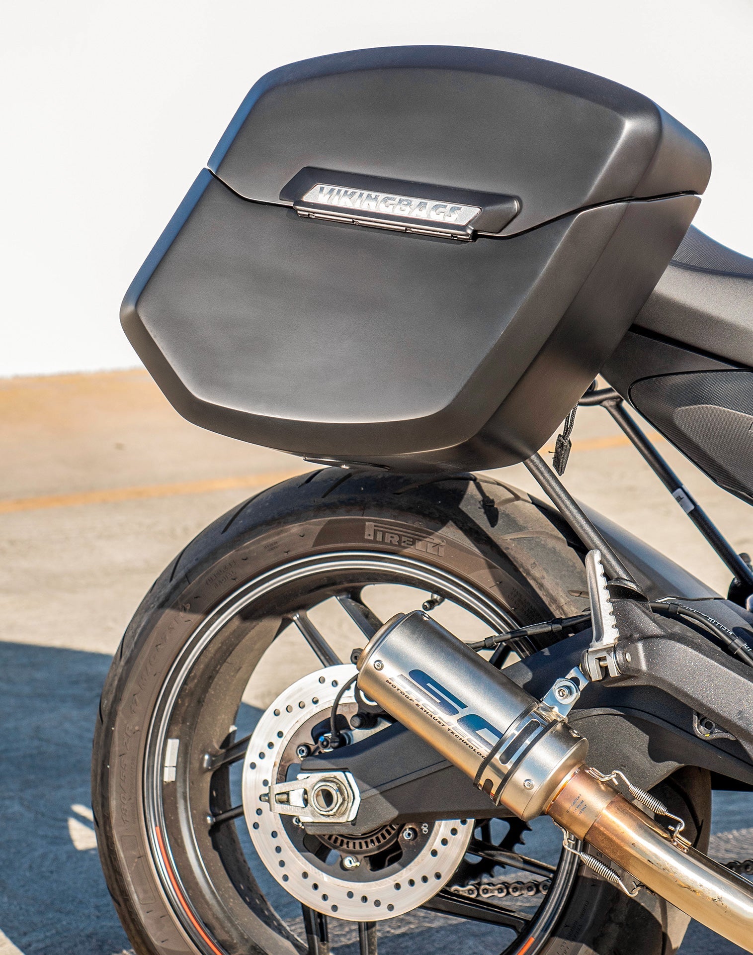 24L - Ironclad Quick-Mount Medium Ducati Monster 797 Matte Hard Alforjas