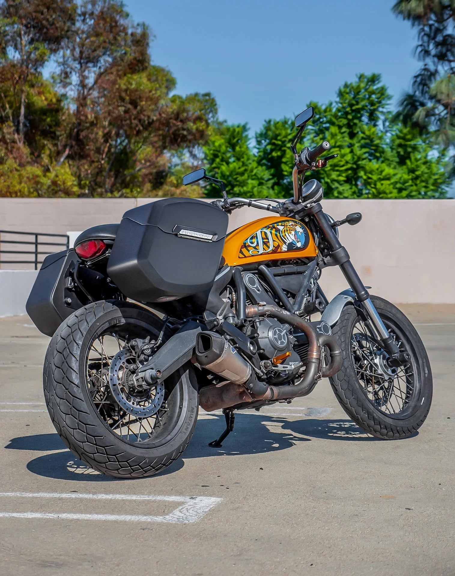 24L - Ironclad Quick-Mount Medium Ducati Scrambler (2014-17) Matte Hard Alforjas
