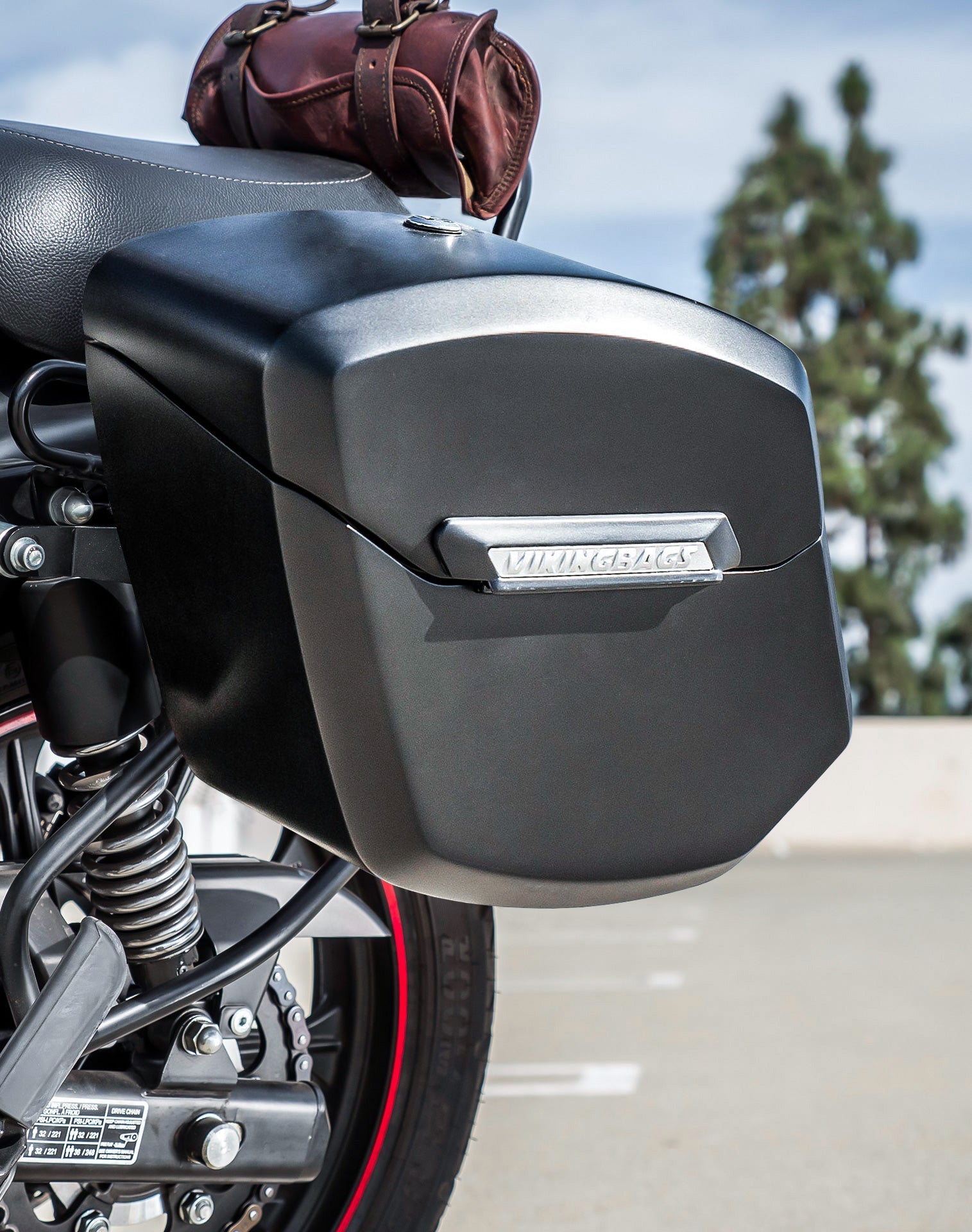 24L - Ironclad Quick-Mount Medium Royal Enfield Classic 350 Matte Hard Alforjas