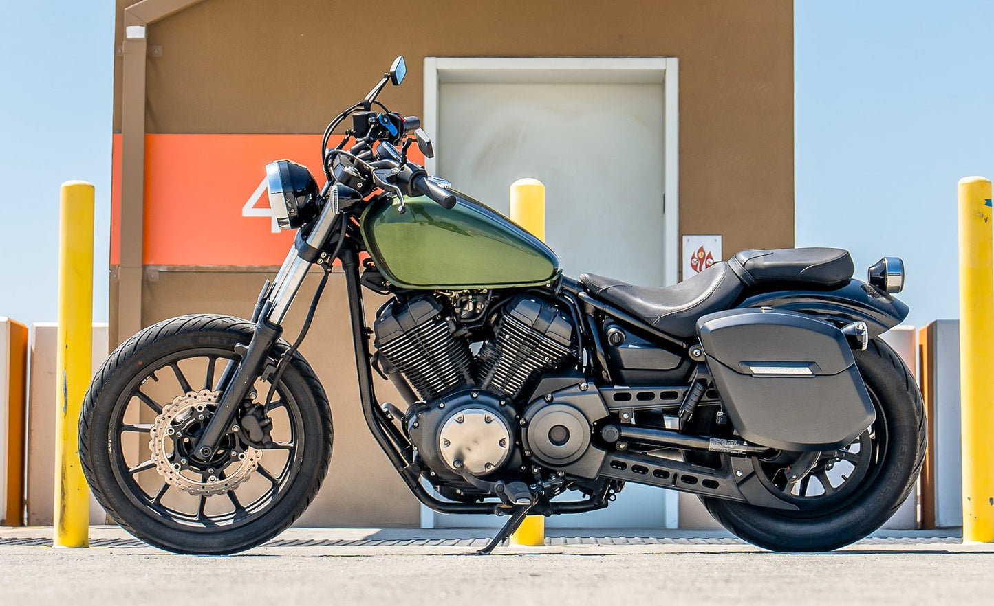 24L - Ironclad Quick-Mount Medium Yamaha Bolt Specific Matte Hard Alforjas