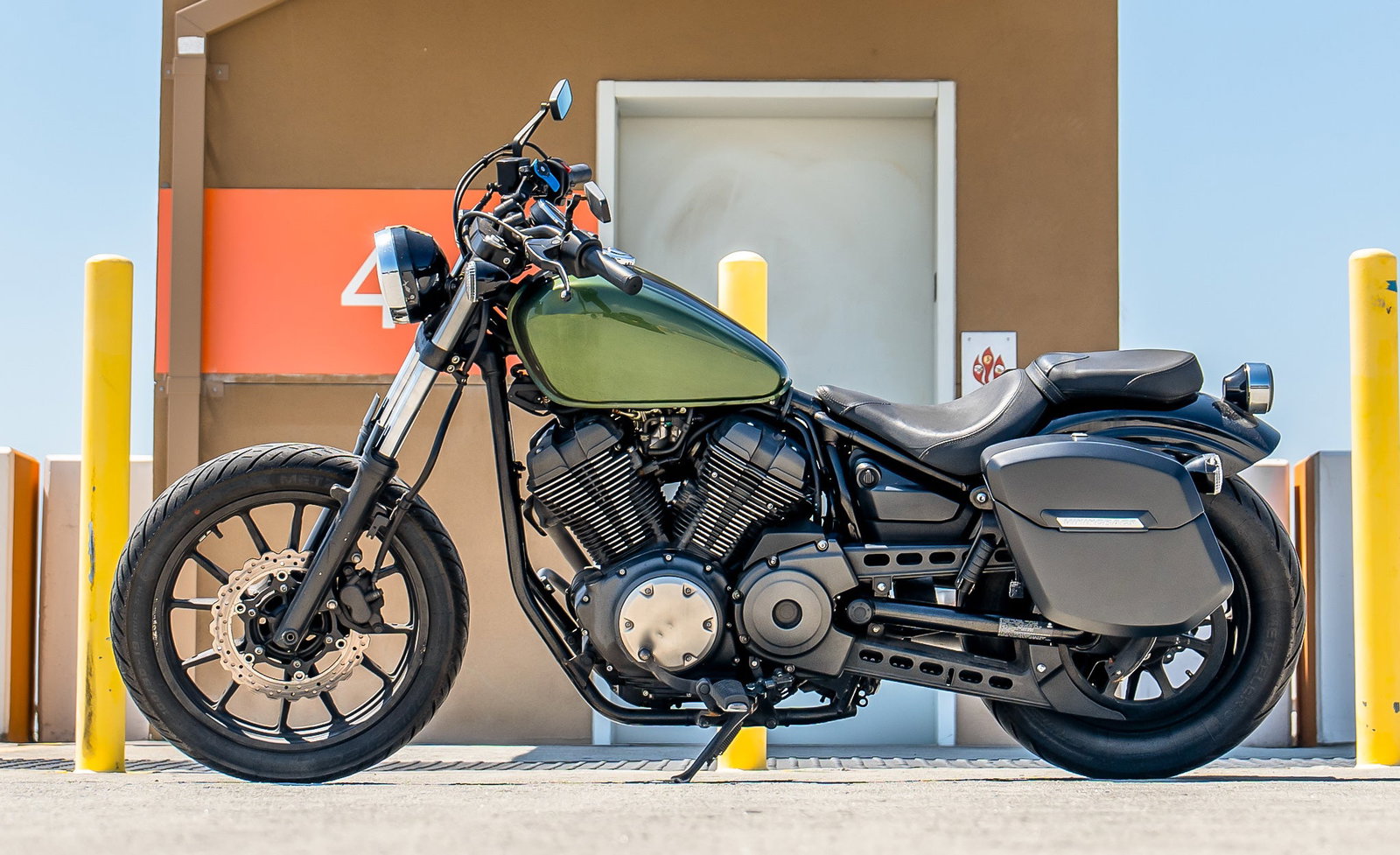 24L - Ironclad Quick-Mount Medium Yamaha Bolt Specific Matte Hard Alforjas