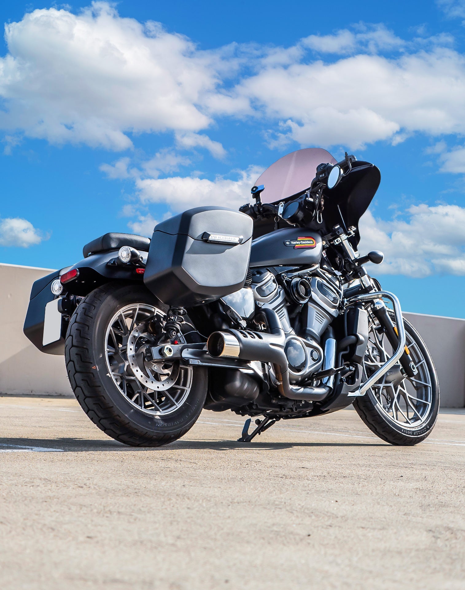 24L - Ironclad Quick-Mount Medium Harley Sportster Nightster RH975/S Matte Hard Alforjas
