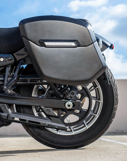 24L - Ironclad Quick-Mount Medium Harley Sportster Nightster RH975/S Matte Hard Alforjas