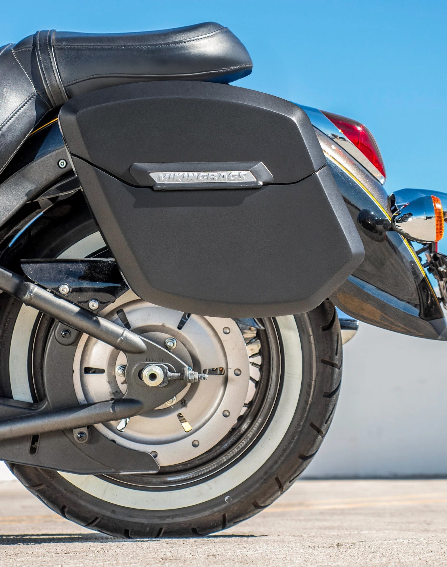 24L - Ironclad Quick-Mount Medium Kawasaki Vulcan 900 Classic VN900 Matte Hard Alforjas