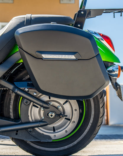 24L - Ironclad Quick-Mount Medium Kawasaki Vulcan 900 Custom Matte Hard Alforjas