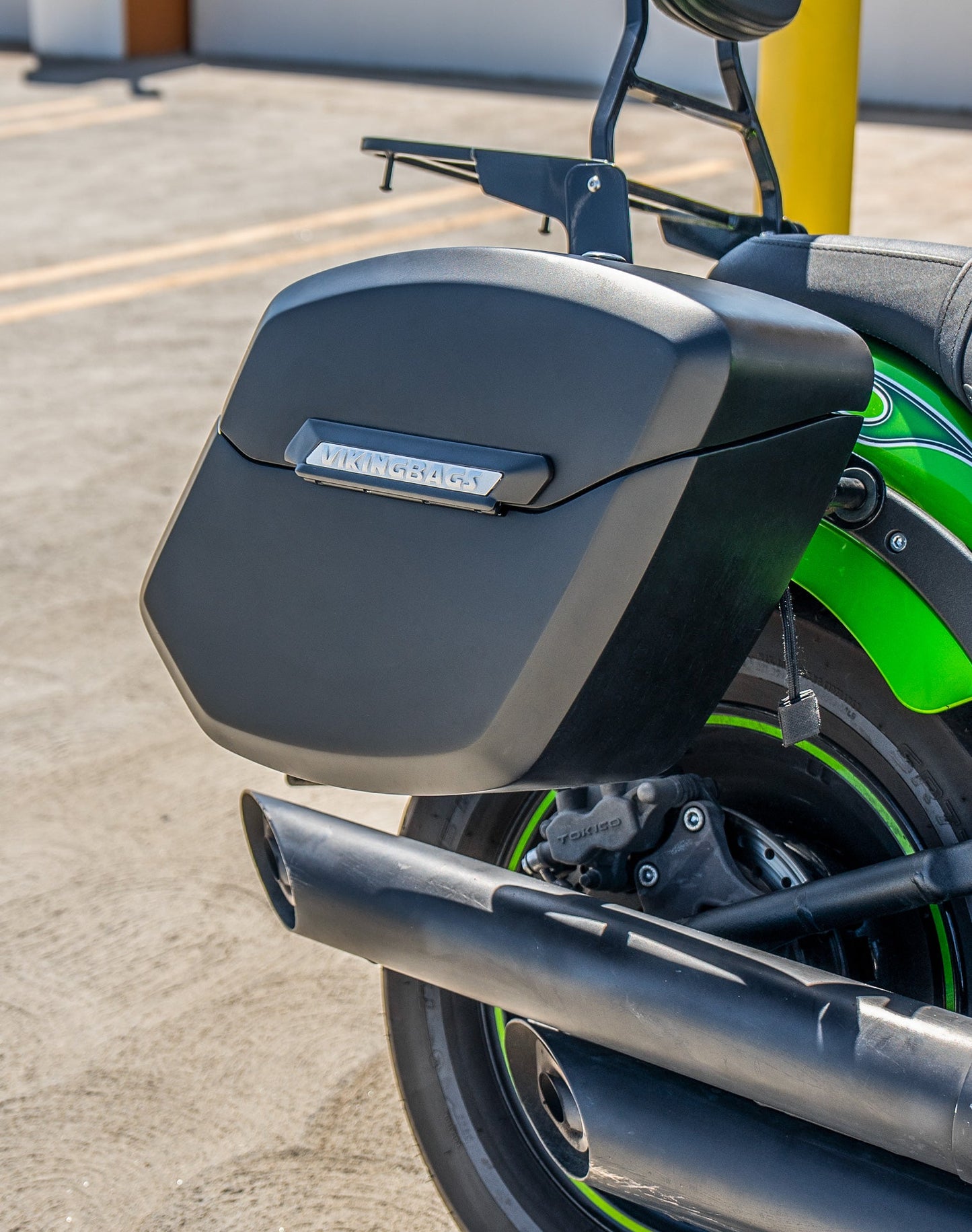 24L - Ironclad Quick-Mount Medium Kawasaki Vulcan 900 Custom Matte Hard Alforjas