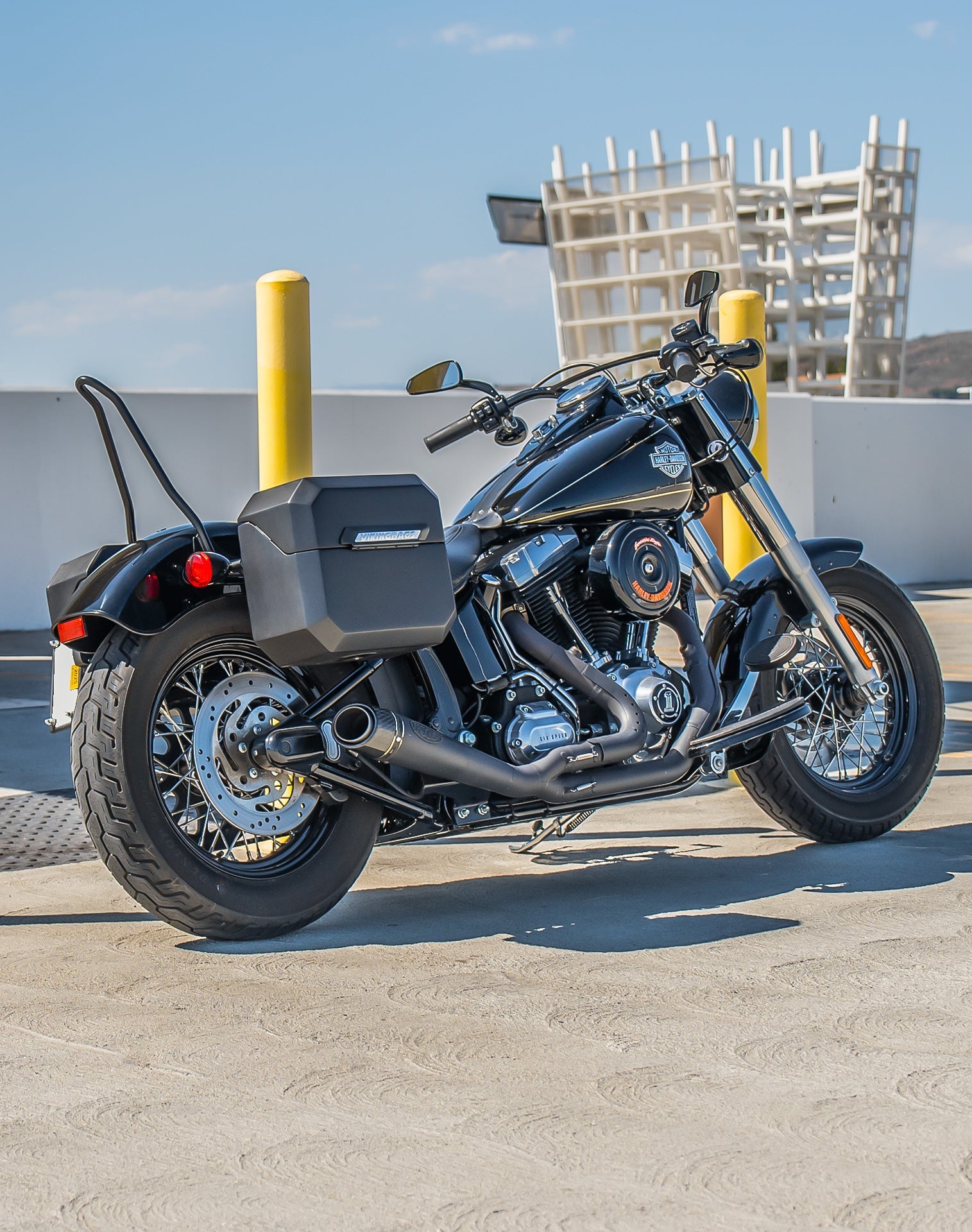 20L - Outlaw Quick-Mount Small Harley Softail Slim FLS Matte Hard Alforjas