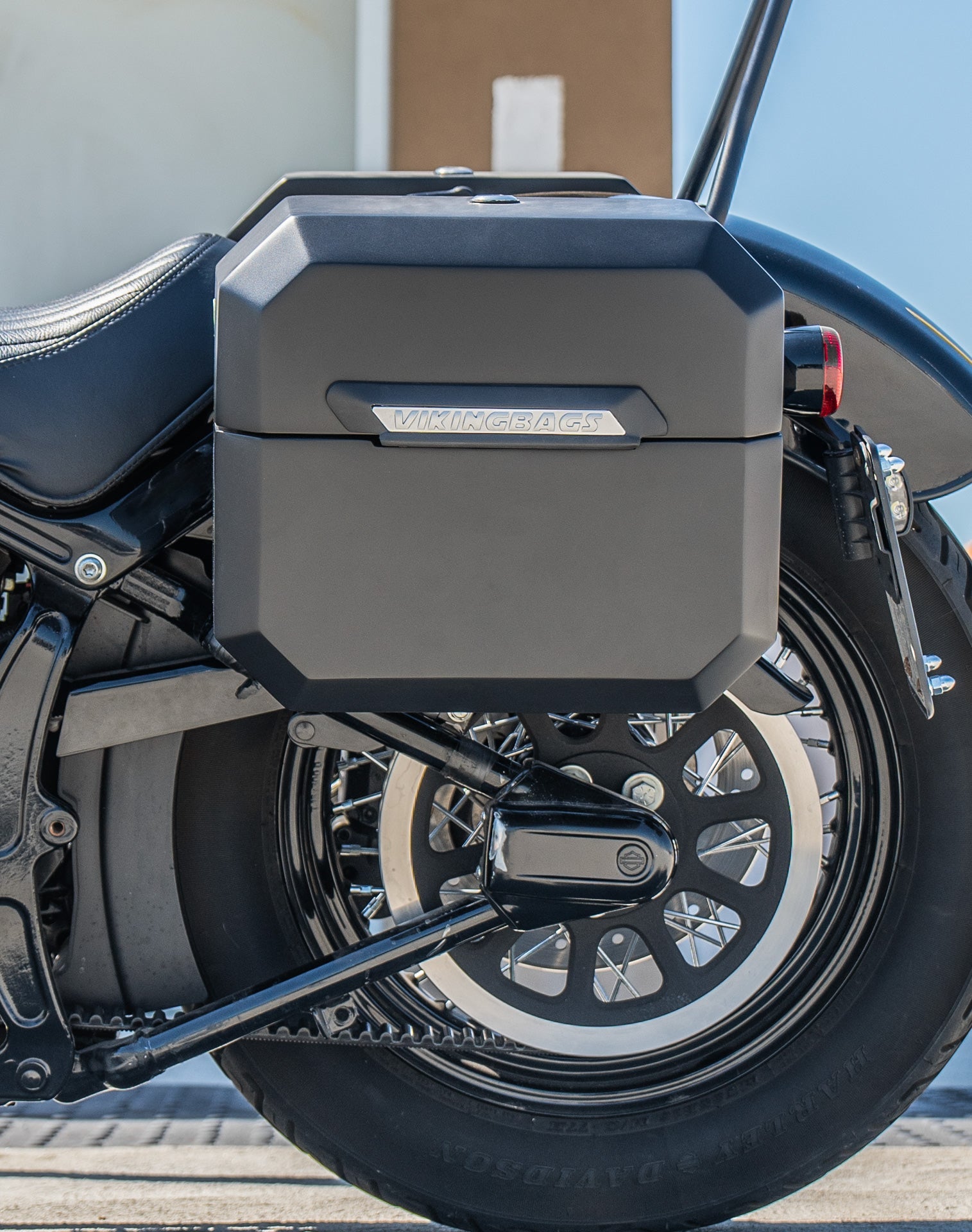 20L - Outlaw Quick-Mount Small Harley Softail Slim FLS Matte Hard Alforjas