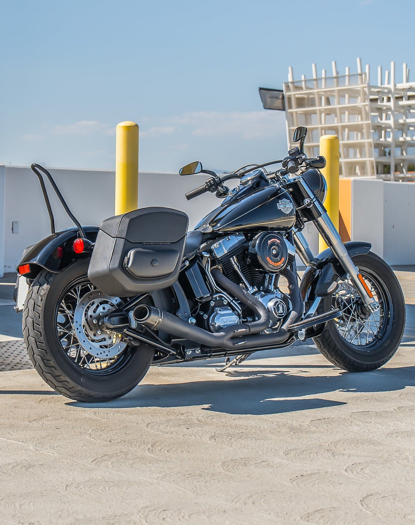 24L - Ironclad Quick-Mount Medium Harley Softail Slim FLS Leather Wrapped Hard Alforjas