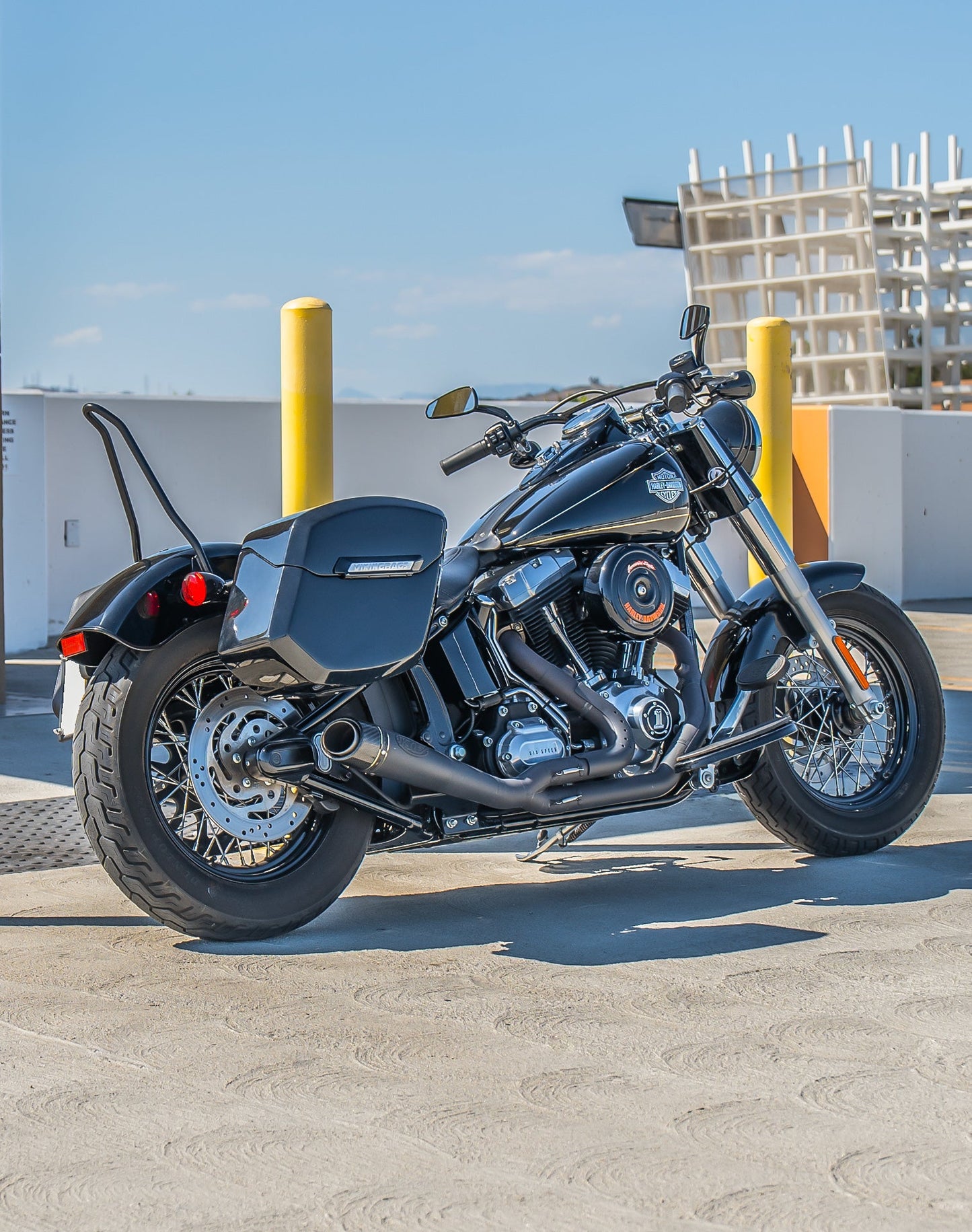 24L - Ironclad Quick-Mount Medium Harley Softail Slim FLS Painted Hard Alforjas