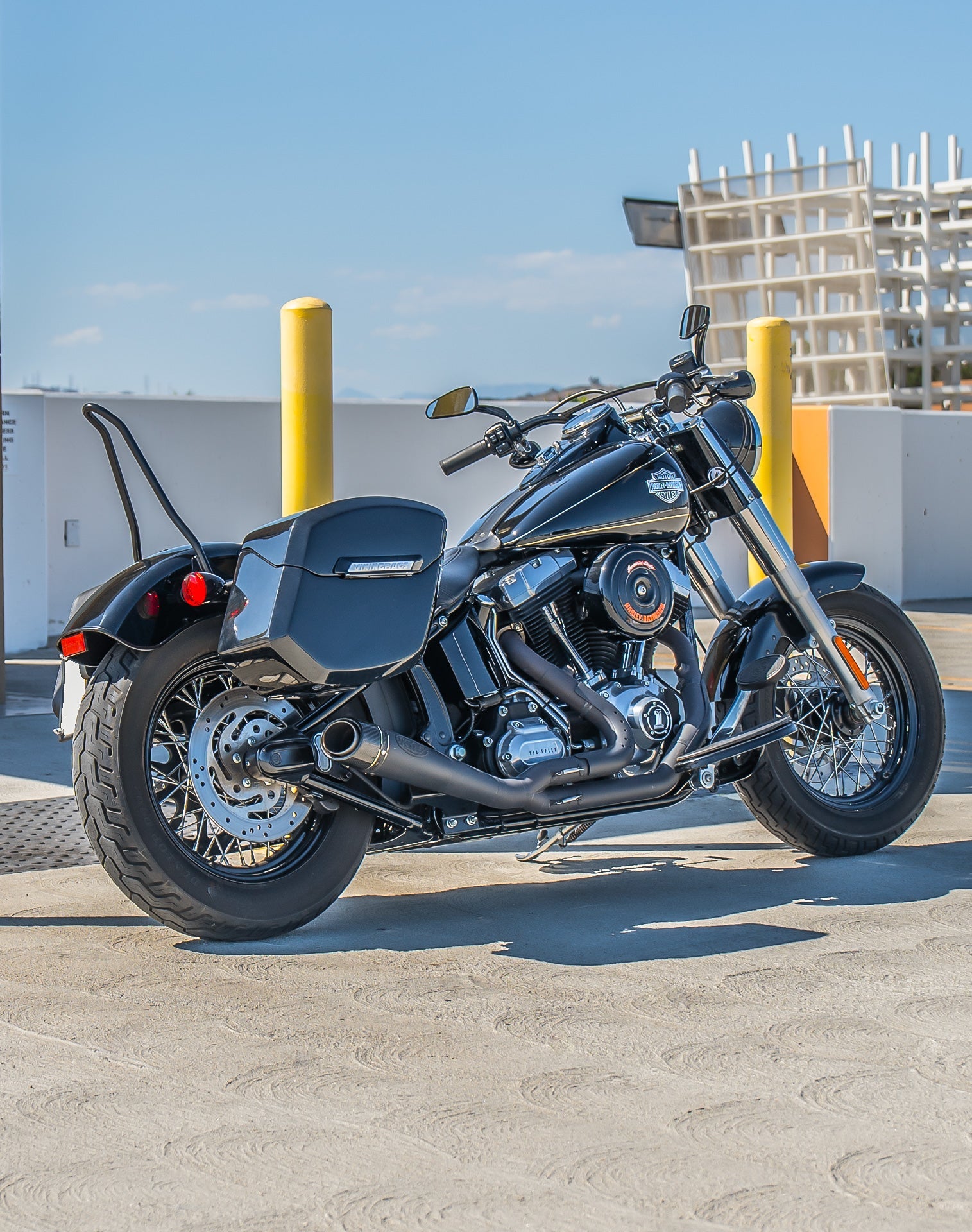 24L - Ironclad Quick-Mount Medium Harley Softail Slim FLS Painted Hard Alforjas