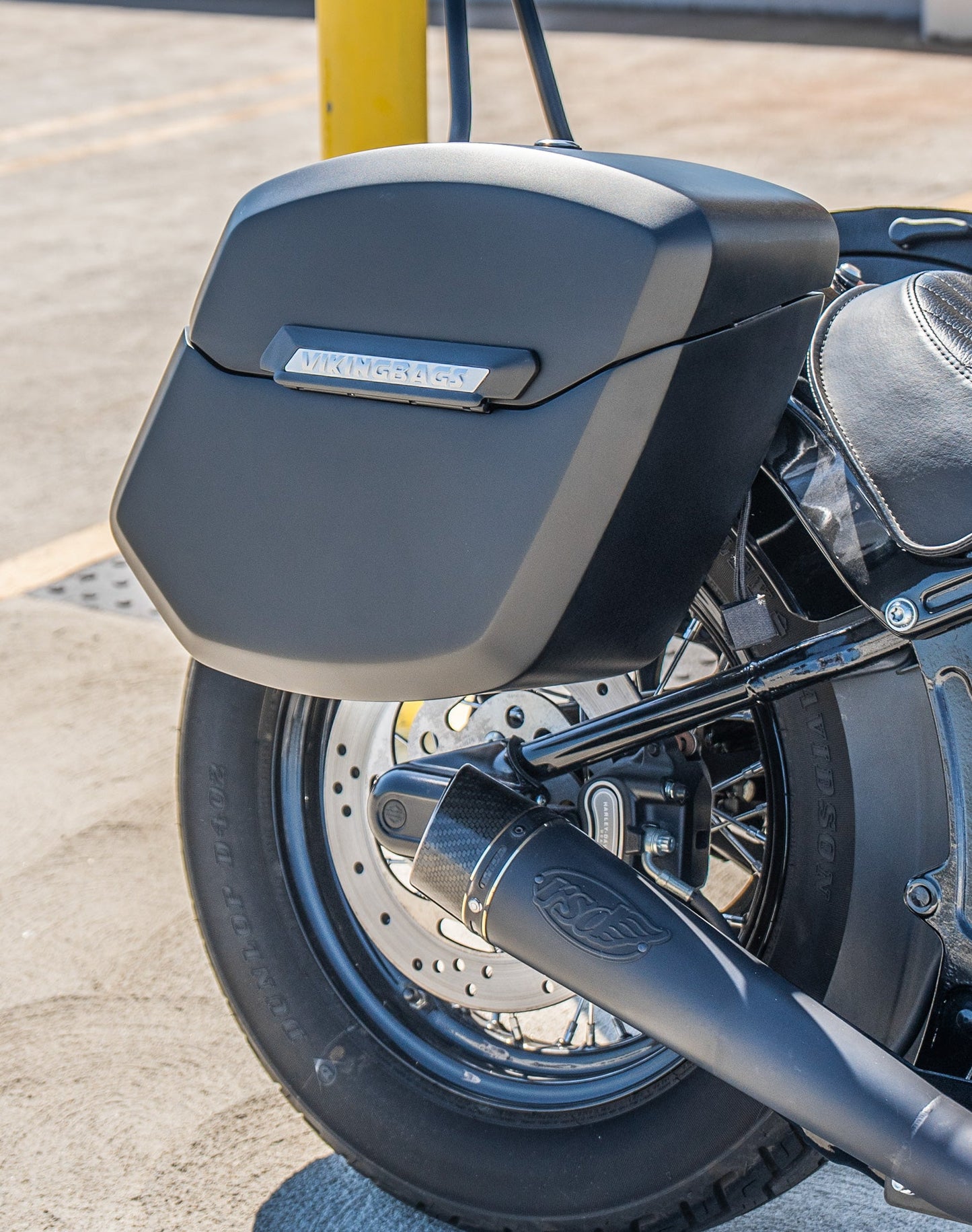 24L - Ironclad Quick-Mount Medium Harley Softail Slim FLS Matte Hard Alforjas