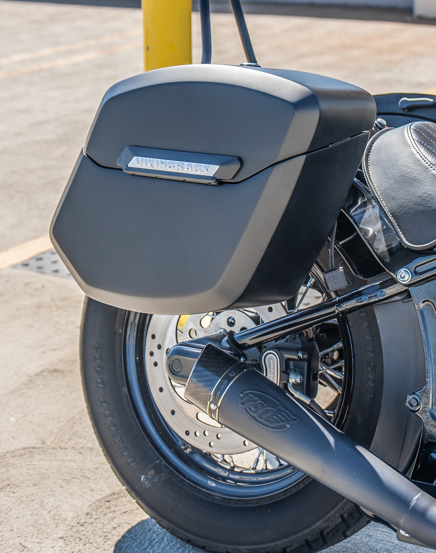 24L - Ironclad Quick-Mount Medium Harley Softail Slim FLS Matte Hard Alforjas
