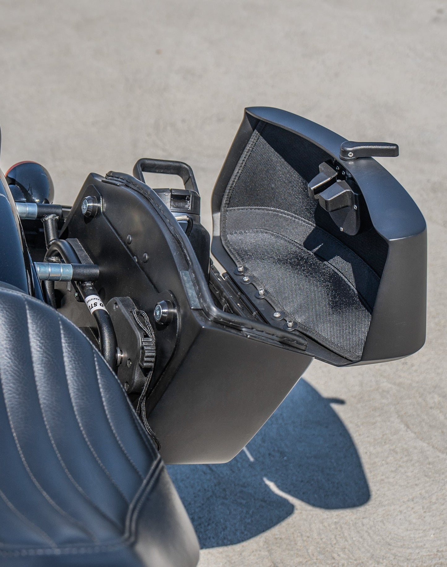 24L - Ironclad Quick-Mount Medium Harley Softail Slim FLS Matte Hard Alforjas