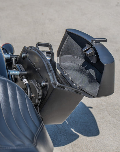 24L - Ironclad Quick-Mount Medium Harley Softail Slim FLS Matte Hard Alforjas