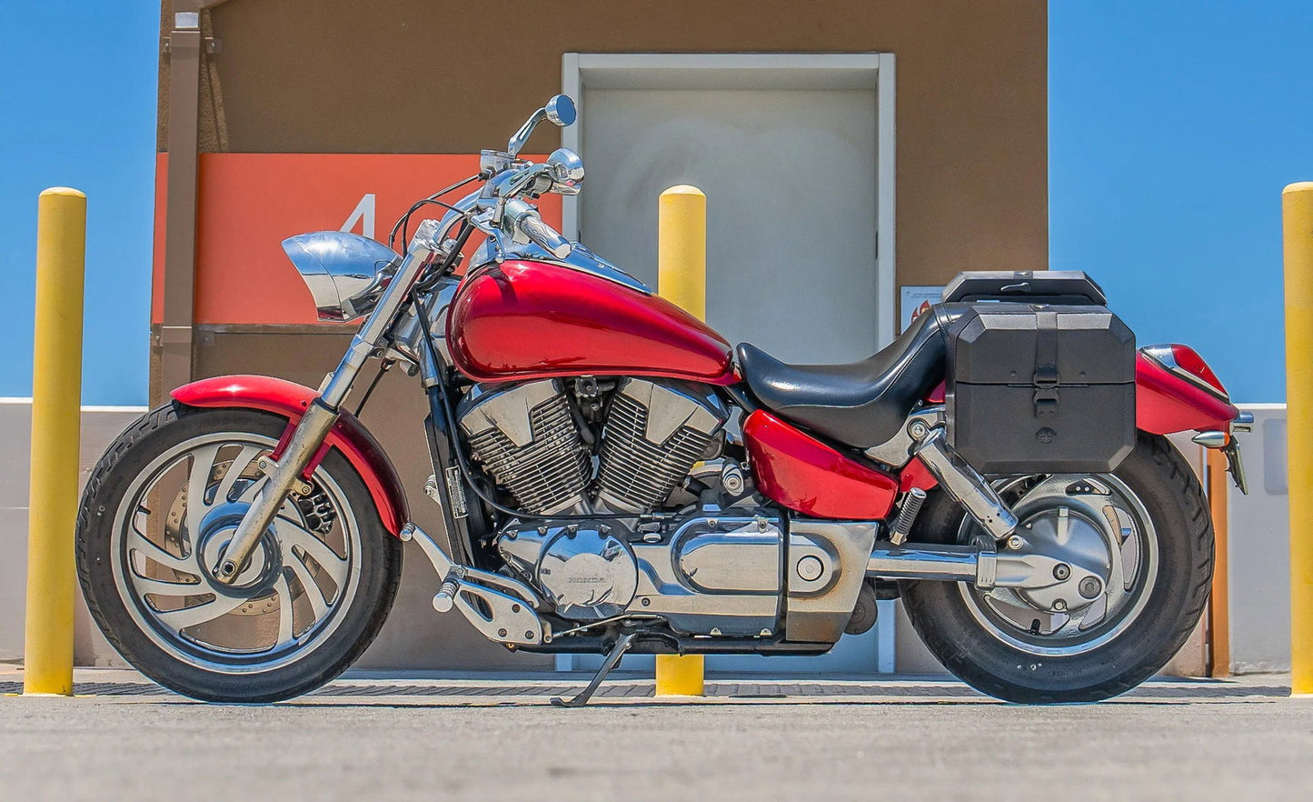 20L - Outlaw Quick-Mount Small Honda VTX 1300 C Leather Wrapped Hard Alforjas