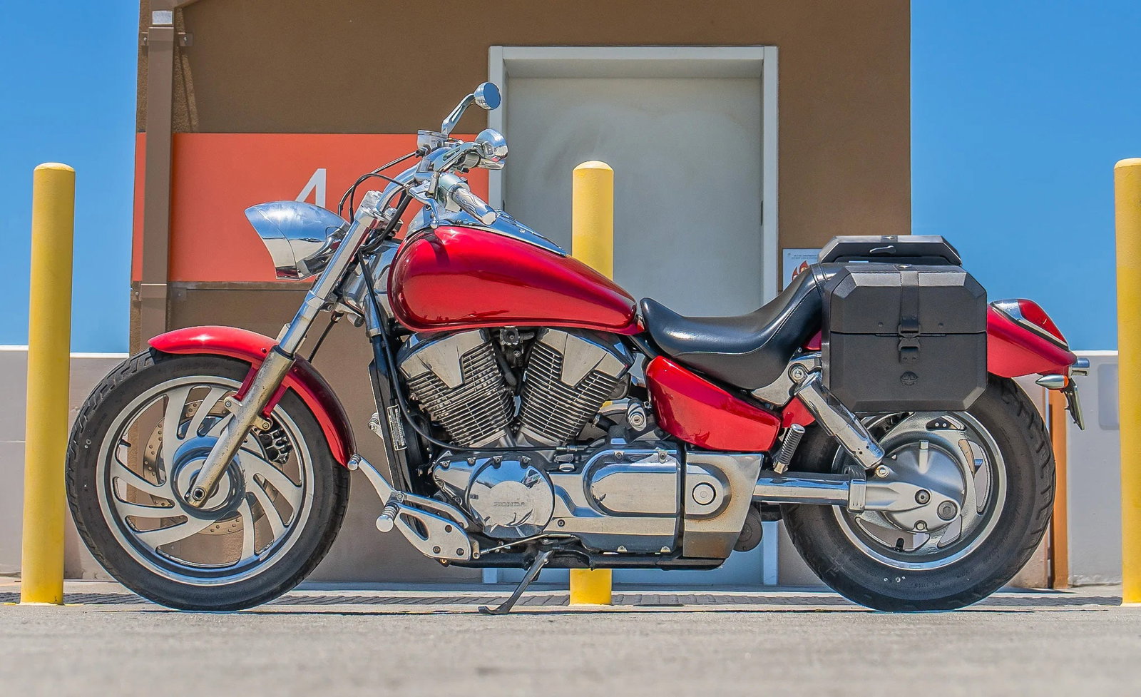 20L - Outlaw Quick-Mount Small Honda VTX 1300 C Leather Wrapped Hard Alforjas
