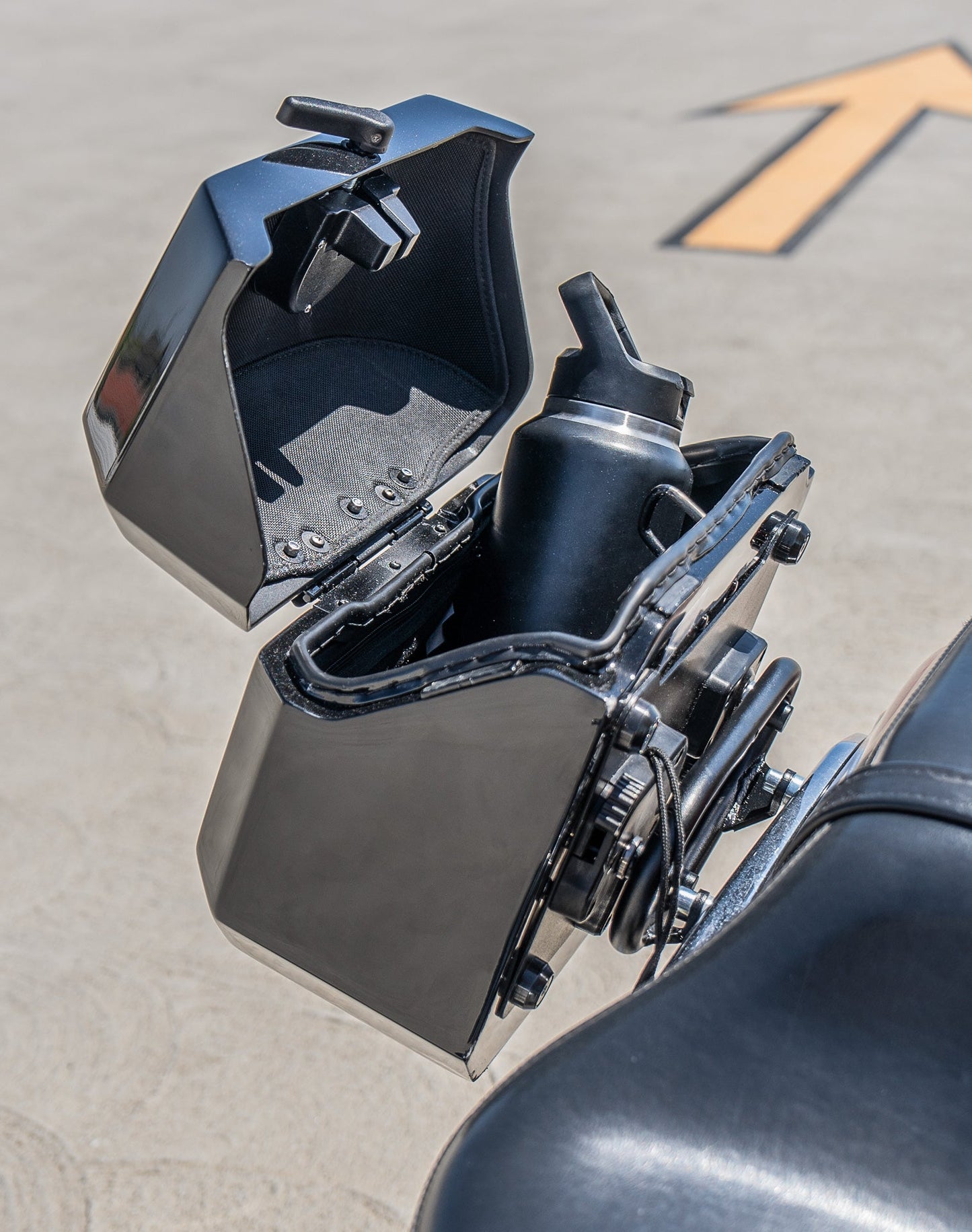 20L - Outlaw Quick-Mount Small Honda VTX 1300 C Painted Hard Alforjas