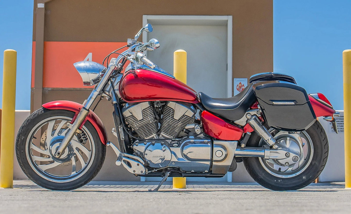 24L - Ironclad Quick-Mount Medium Honda VTX 1300 C Painted Hard Alforjas