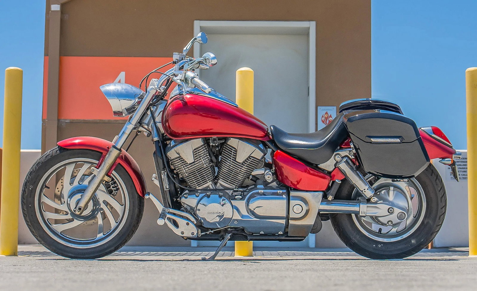 24L - Ironclad Quick-Mount Medium Honda VTX 1300 C Painted Hard Alforjas