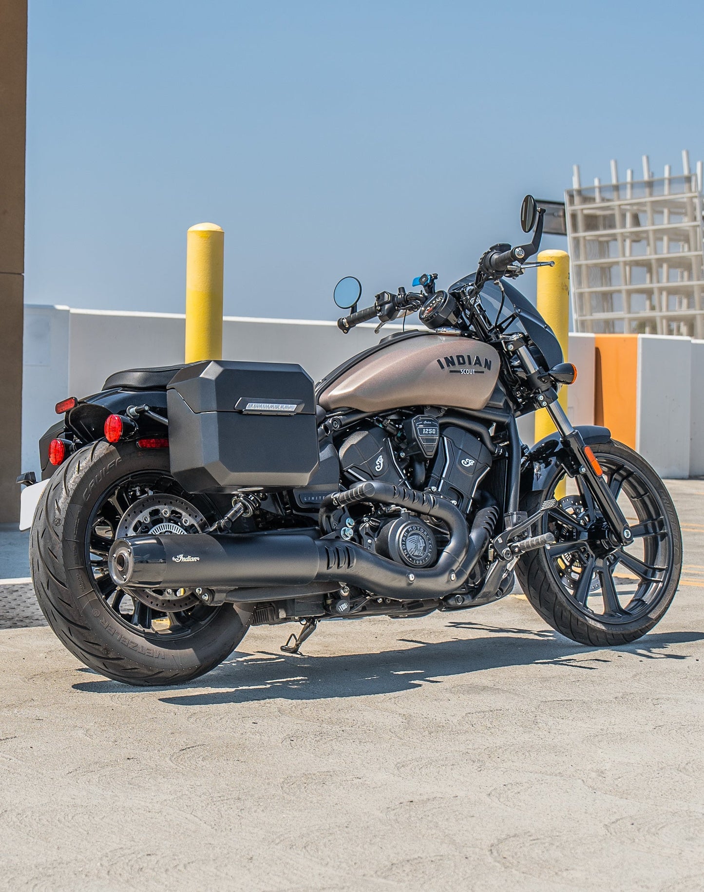 20L - Outlaw Quick-Mount Small 2025+ Indian Scout Bobber Matte Hard Alforjas