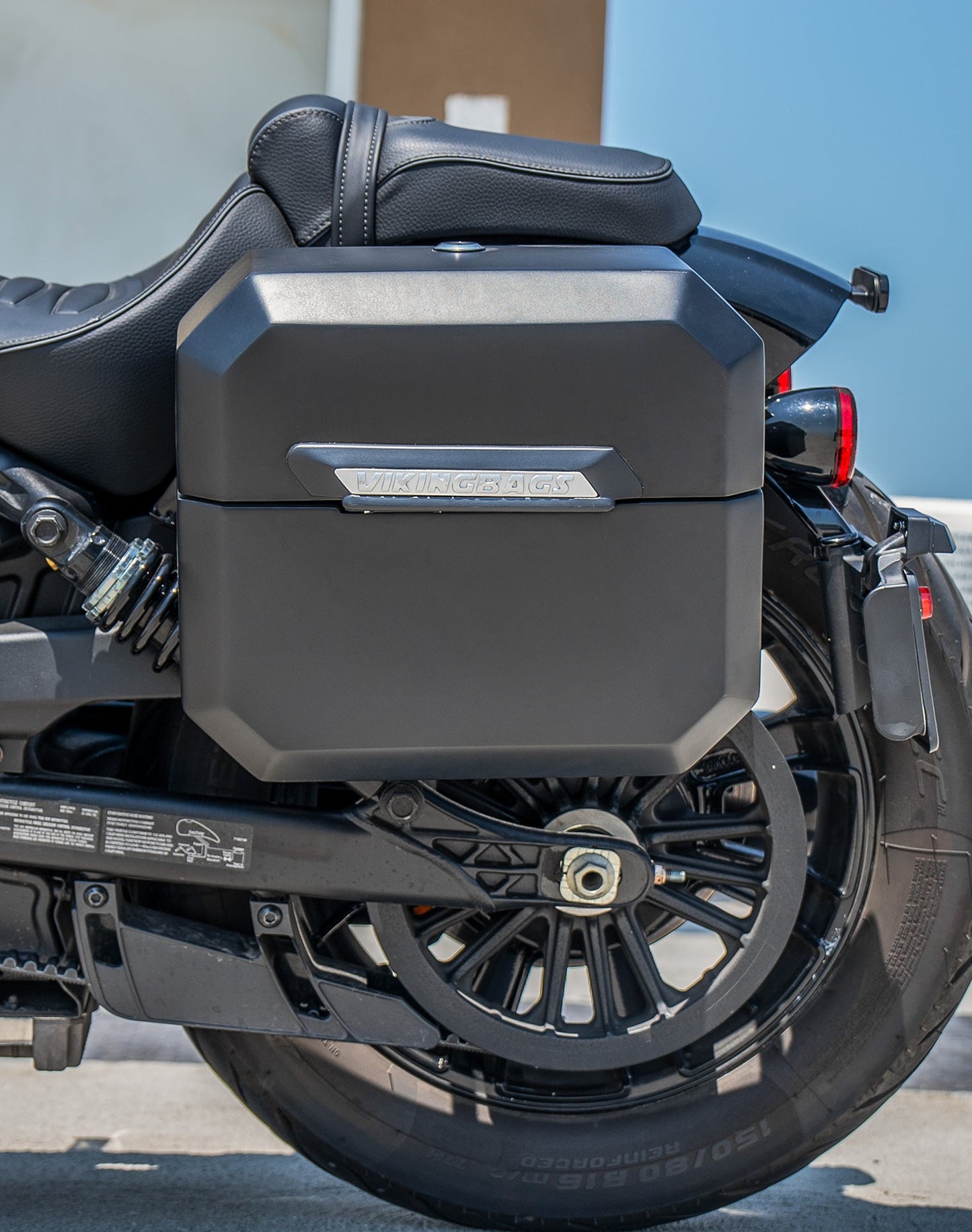 20L - Outlaw Quick-Mount Small 2025+ Indian Scout Bobber Matte Hard Alforjas