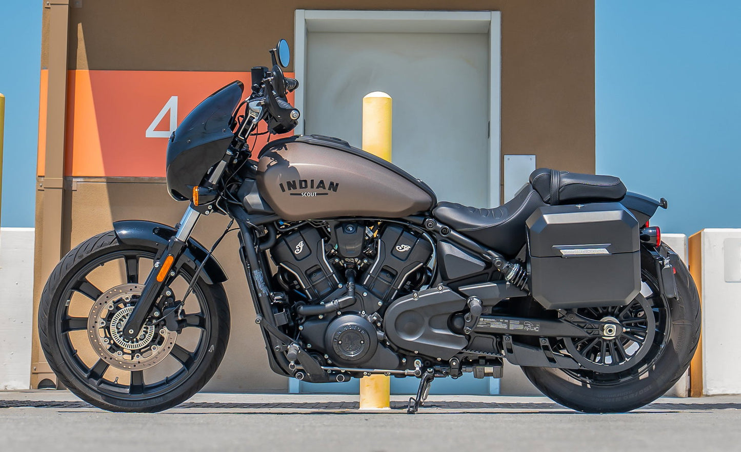 20L - Outlaw Quick-Mount Small 2025+ Indian Sport Scout Sixty Matte Hard Alforjas