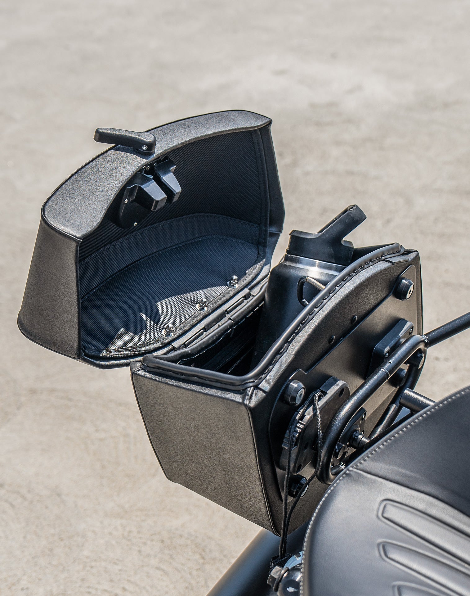 24L - Ironclad Quick-Mount Medium 2025+ Indian Sport Scout Sixty Leather Wrapped Hard Alforjas