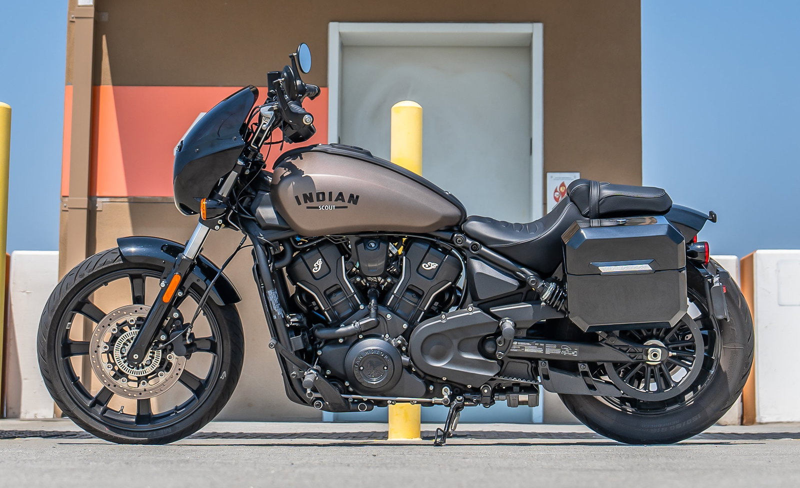 20L - Outlaw Quick-Mount Small 2025+ Indian Scout Sixty Bobber Painted Hard Alforjas