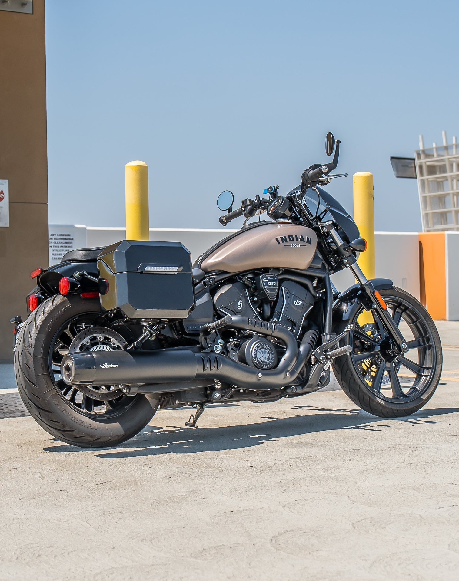 20L - Outlaw Quick-Mount Small 2025+ Indian Scout Sixty Bobber Painted Hard Alforjas