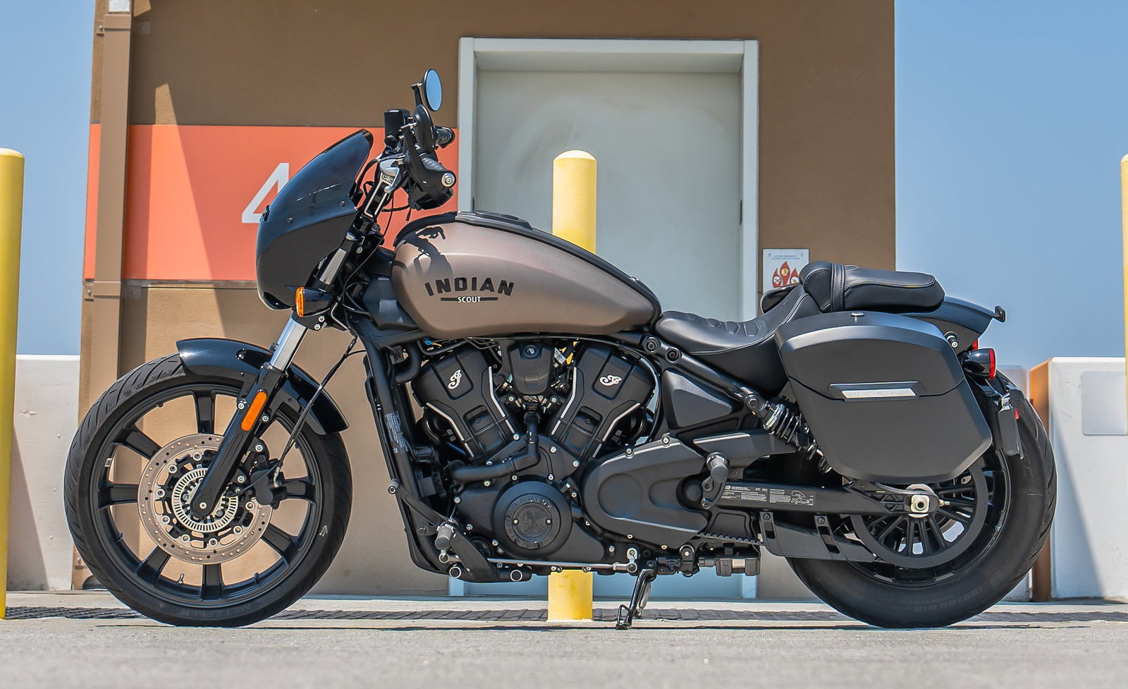 24L - Ironclad Quick-Mount Medium 2025+ Indian Scout Sixty Bobber Matte Hard Alforjas