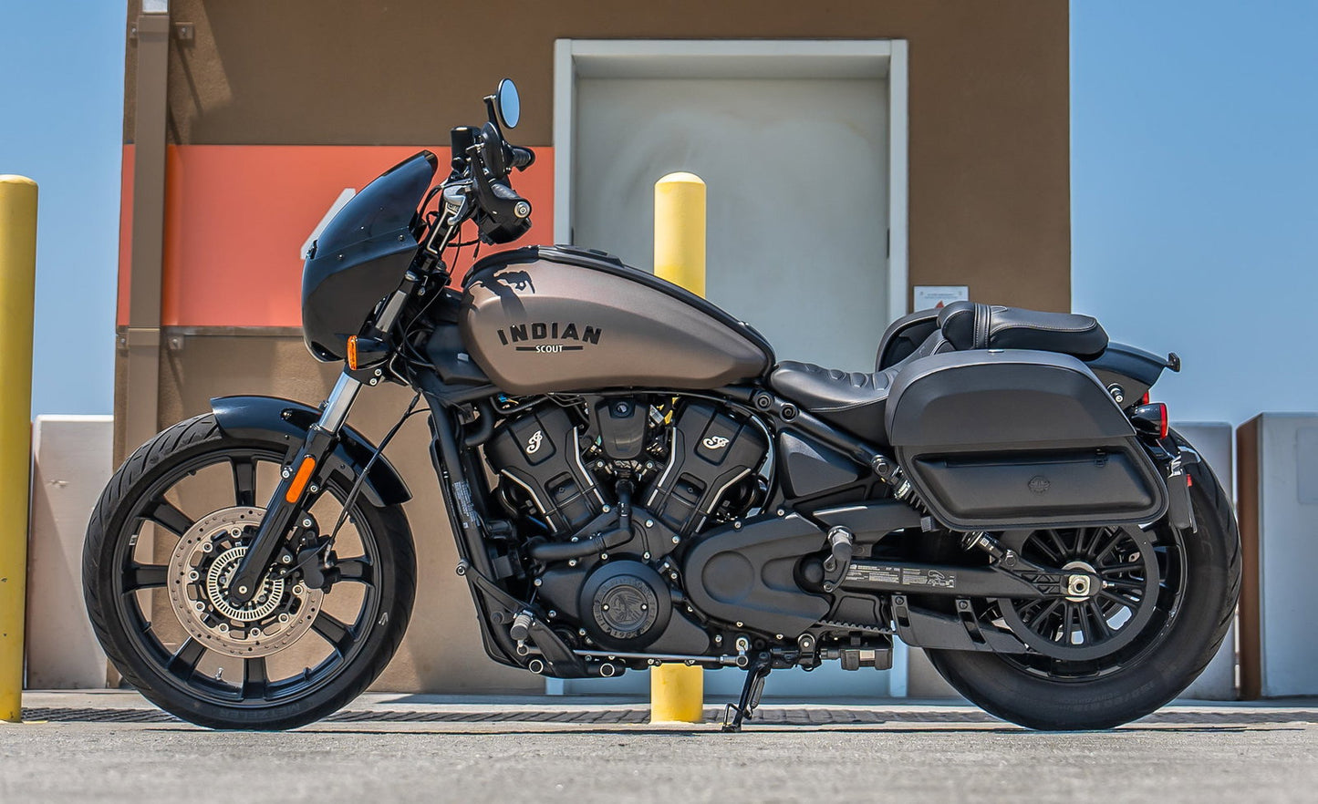 28L - Pantheon Quick-Mount Medium 2025+ Indian Scout Sixty Bobber Motocicleta Alforjas