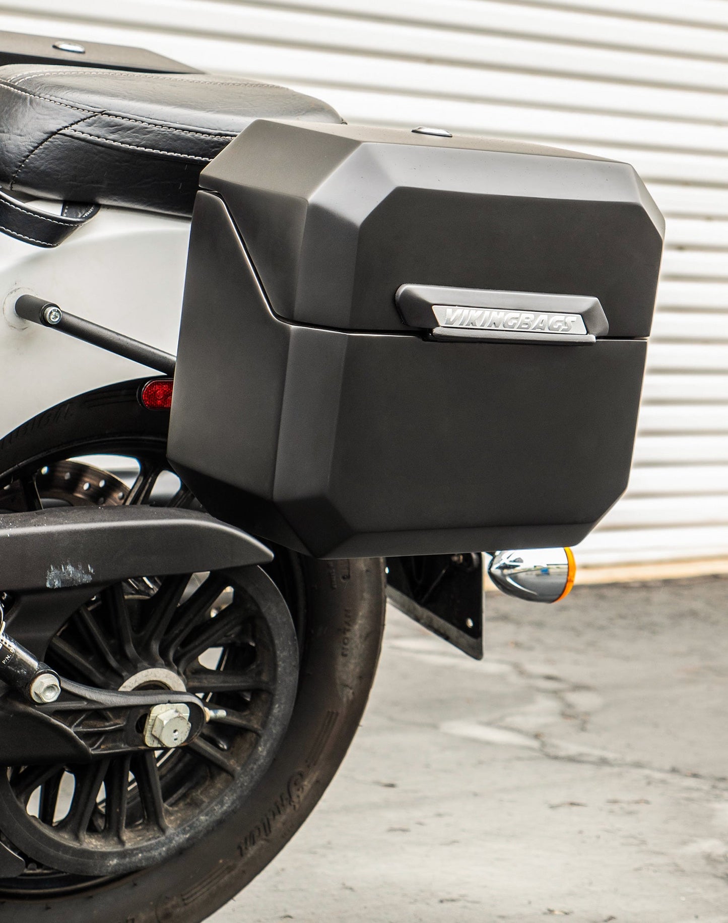 20L - Outlaw Quick-Mount Small Indian Scout Classic 2025+ Matte Hard Alforjas
