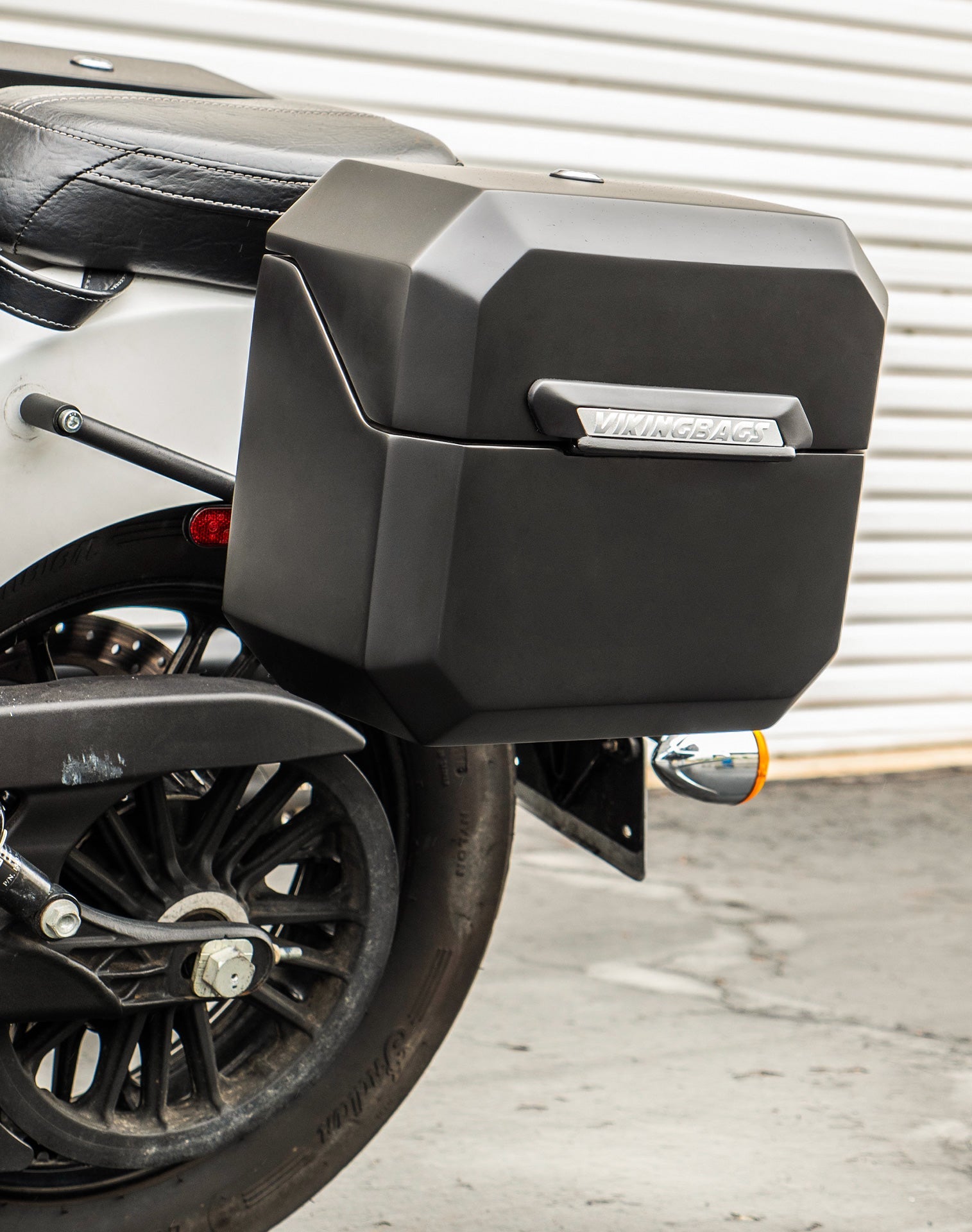 20L - Outlaw Quick-Mount Small Indian Scout Classic 2025+ Matte Hard Alforjas