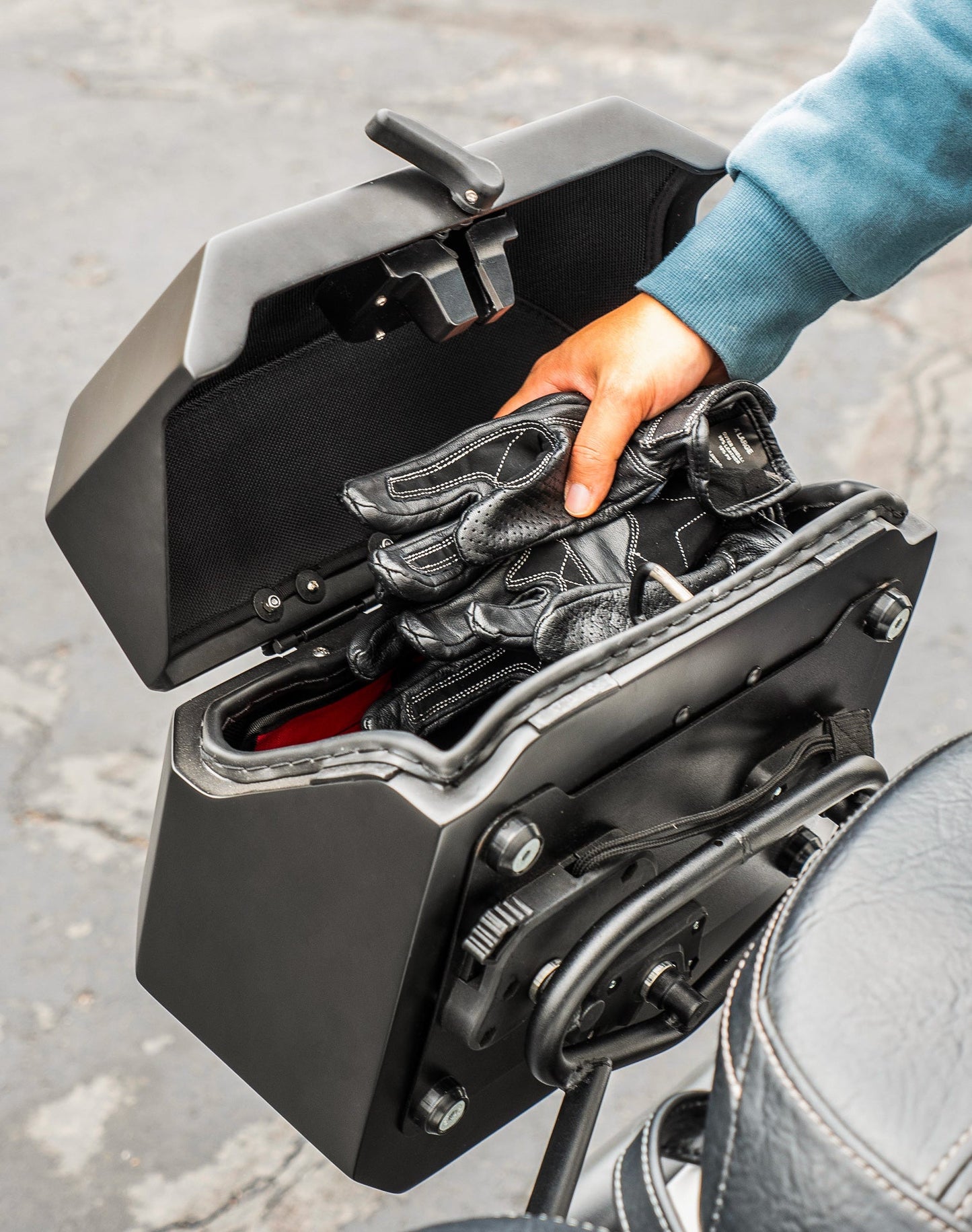 20L - Outlaw Quick-Mount Small Indian Scout Classic 2025+ Matte Hard Alforjas